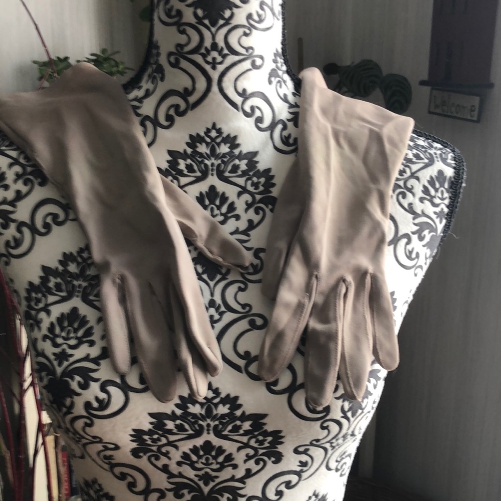 Vintage Gloves : Grey, wrist length